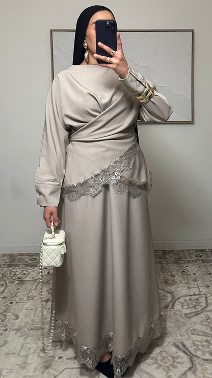 Ensemble avec jupe en dentelle