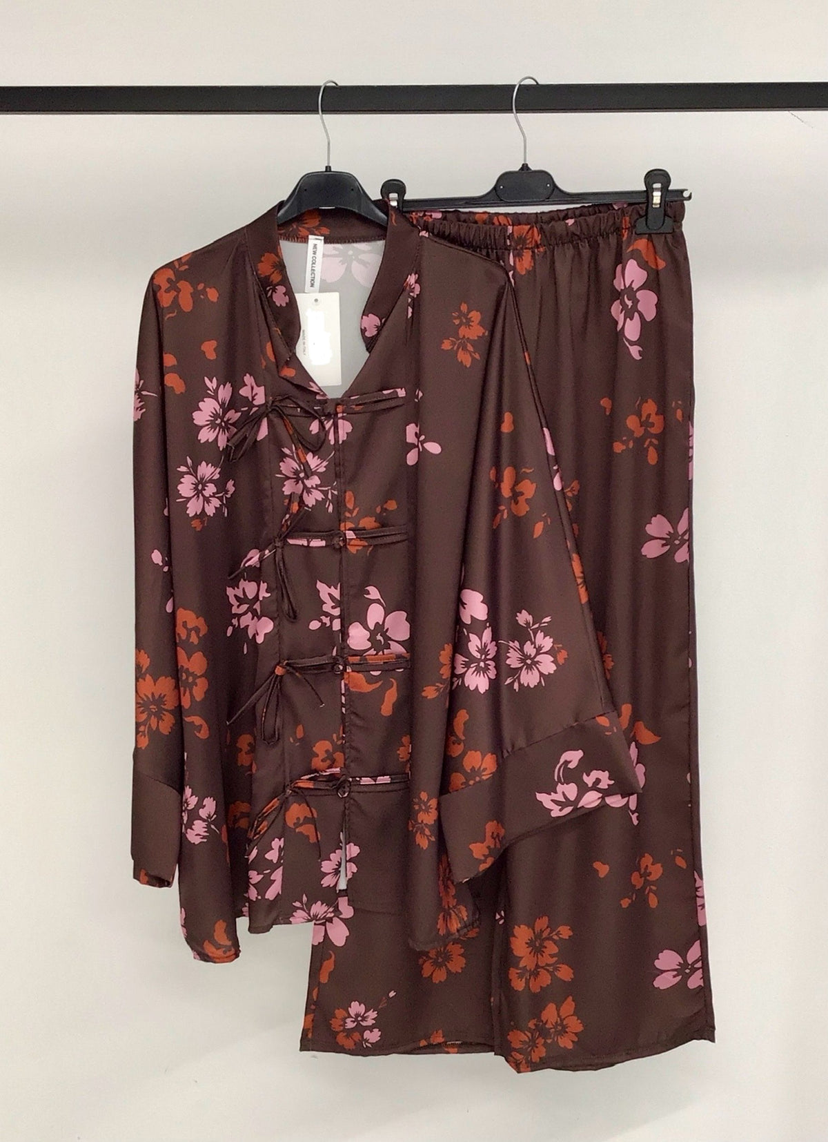 Ensemble asiatique avec pantalon. TU : 36-44