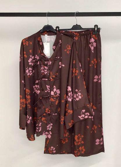 Ensemble asiatique avec pantalon. TU : 36-44