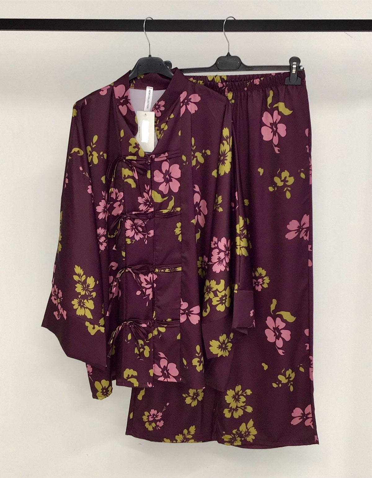 Ensemble asiatique avec pantalon. TU : 36-44