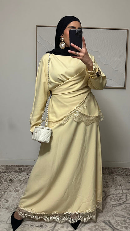 Ensemble avec jupe en dentelle