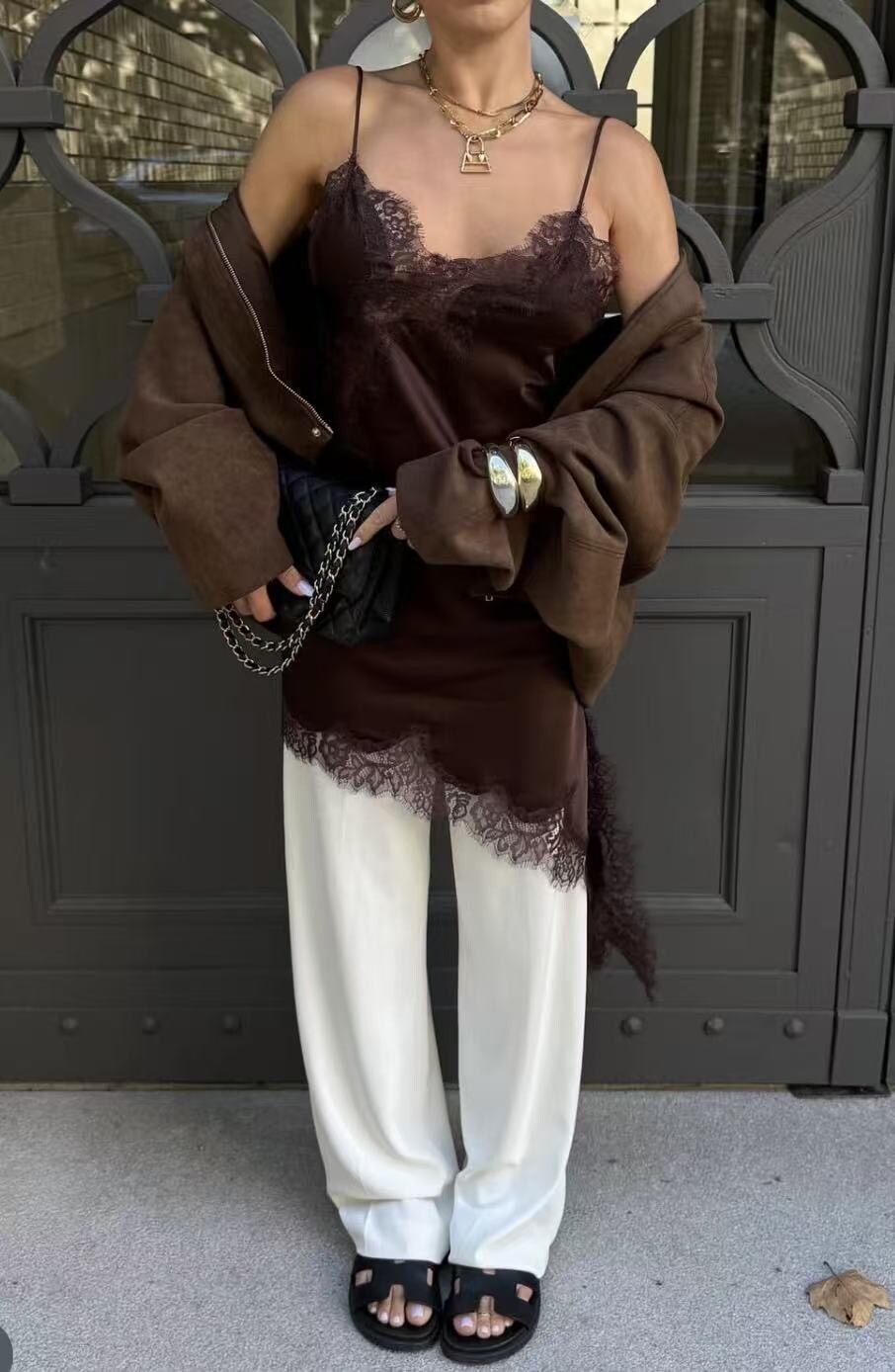 Robe dentelle asymétrique